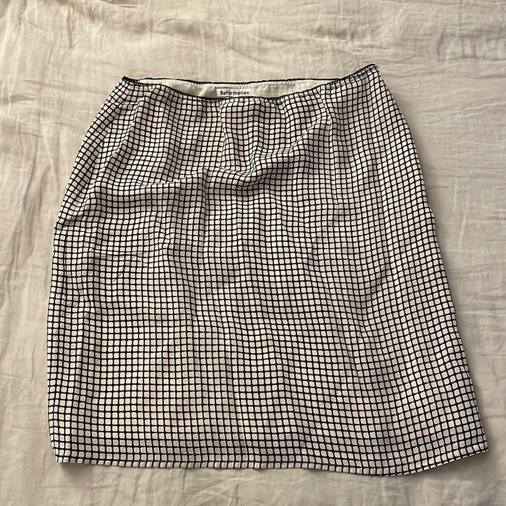 Cream & black checkered Reformation lined slip skirt size 10 fits low rise